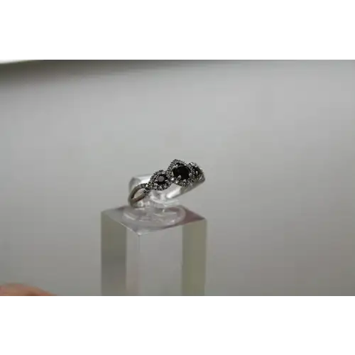 10k W.G. .39ctw BLACK & .22ctw WHITE DIAMOND BRAIDED band ring