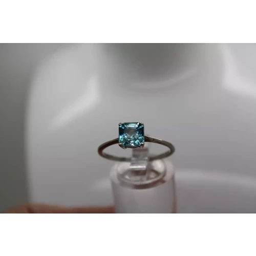 10k W.G. Square Cut BLUE TOPAZ SOLITAIRE ring size 10