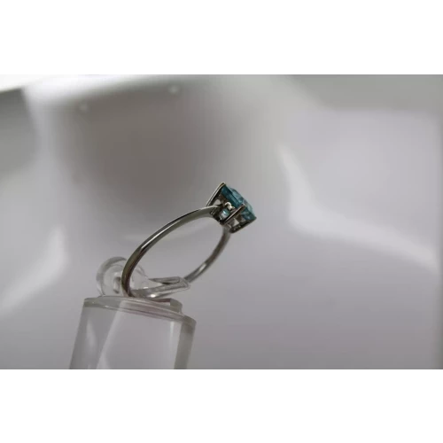 10k W.G. Square Cut BLUE TOPAZ SOLITAIRE ring size 10