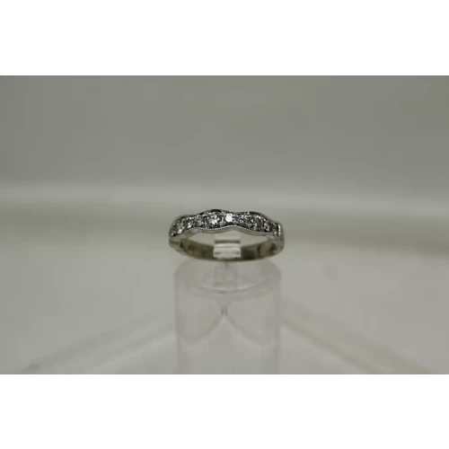 10k White Gold .62ctw DIAMOND SCALLOPED BAND ring size 6