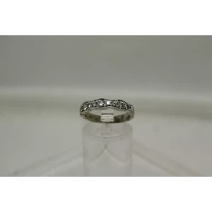 10k White Gold .62ctw DIAMOND SCALLOPED BAND ring size 6