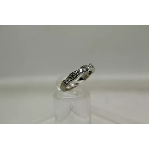 10k White Gold .62ctw DIAMOND SCALLOPED BAND ring size 6