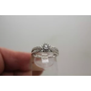 10k White Gold DIAMOND ILLUSION HALO CROSSOVER BAND ring size 7.5