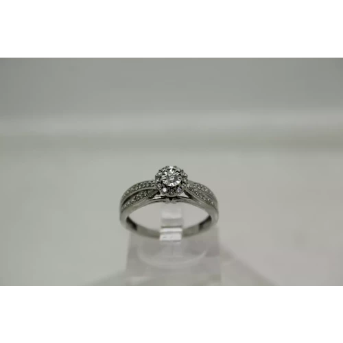 10k White Gold DIAMOND ILLUSION HALO CROSSOVER BAND ring size 7.5