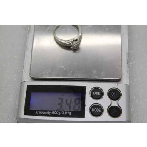 10k White Gold DIAMOND ILLUSION HALO CROSSOVER BAND ring size 7.5