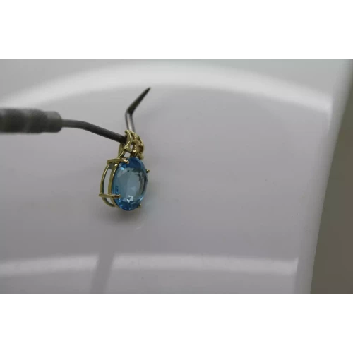 10k Y.G. Large Oval Cut BLUE TOPAZ SOLITAIRE pendant