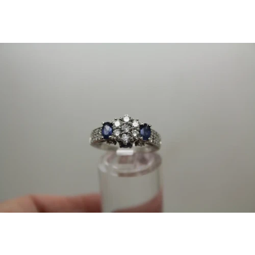 14k W.G. 1.00ctw DIAMOND FLOWER CLUSTER & SAPPHIRE ring size 7