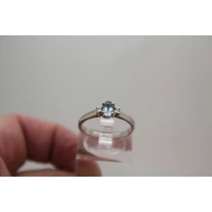 14k W.G. AQUAMARINE & DIAMOND SOLITAIRE w/ acc. ring size 7.25