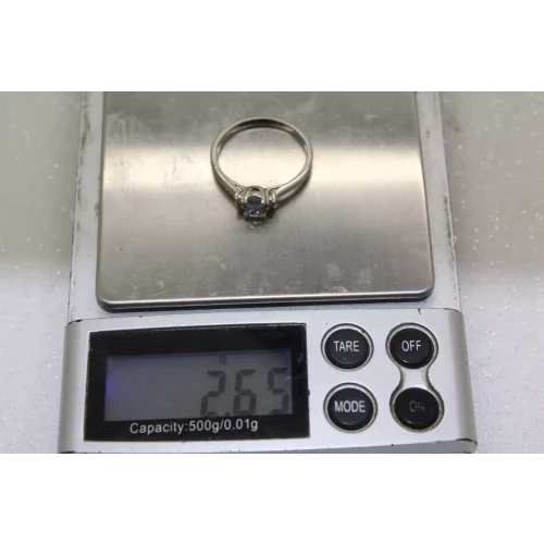 14k W.G. AQUAMARINE & DIAMOND SOLITAIRE w/ acc. ring size 7.25