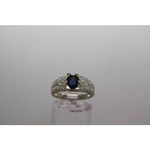 14k W.G. BLUE SAPPHIRE & PAVE DIAMOND ring size 7