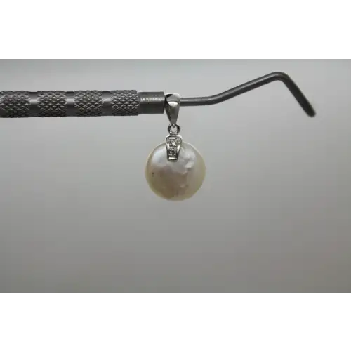 14k White Gold BUTTON PEARL & DIAMOND ACCENT drop pendant #