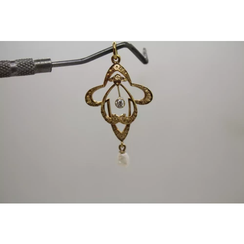 14k Yellow Gold .07ct DIAMOND & PEARL VINTAGE DESIGN Pendant