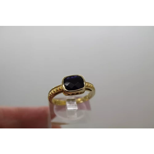 14k Yellow Gold DEEP PURPLE AMETHYST SOLITAIRE ring size 8.5