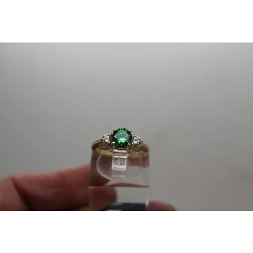 14k Yellow Gold DIAMONIQUE GREEN & WHITE CZ 3 Stone Ring size 5