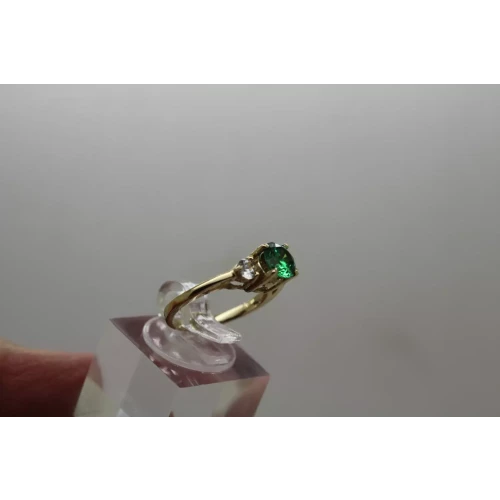 14k Yellow Gold DIAMONIQUE GREEN & WHITE CZ 3 Stone Ring size 5