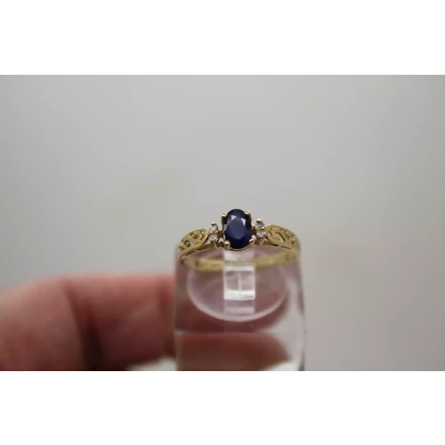 14k Y.G. BLUE SAPPHIRE SOLITAIRE w/ DIAMOND accents ring size 6