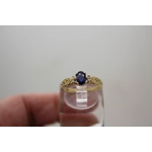 14k Y.G. BLUE SAPPHIRE SOLITAIRE w/ DIAMOND accents ring size 6