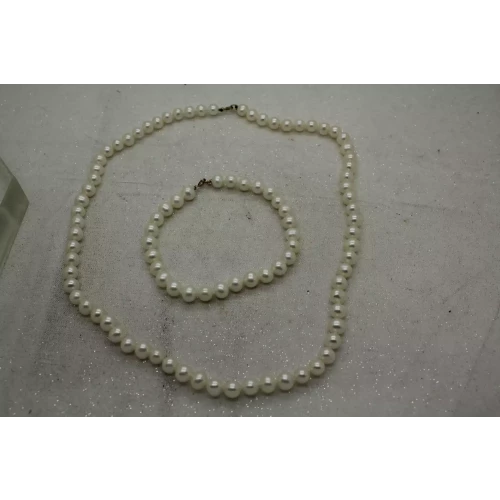 14k Y.G. HAND KNOTTED 6.7mm PEARL NECKLACE & BRACELET SET