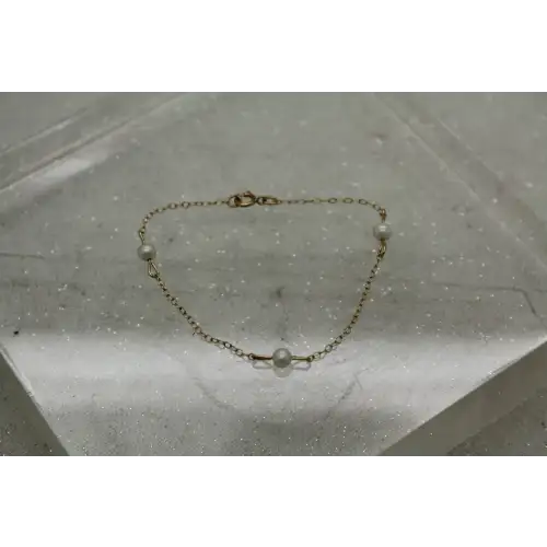 14k Y.G. & WHITE PEARL BABY BRACELET 5 1/2