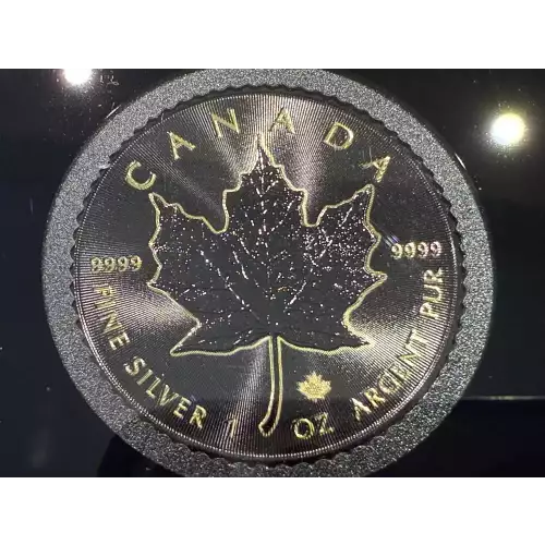  1oz Canadian Silver Maple Leaf In Mourning Colorized (4)