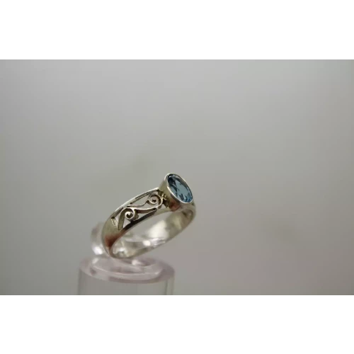 .925 S.S. BLUE TOPAZ OPEN SCROLL WORK DESIGN ring size 7.75