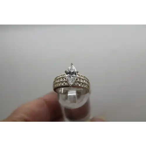 .925 S.S. Large DIAMONIQUE CZ w/acc. ENGAGEMENT ring size 8 #