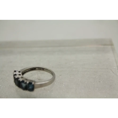 .925 S.S. LONDON BLUE TOPAZ 5 STONE ring size 7.75