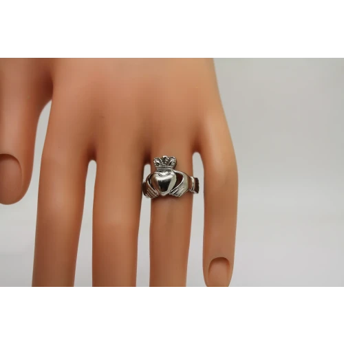 .925 Sterling Silver CLADDAGH ring size 6.25