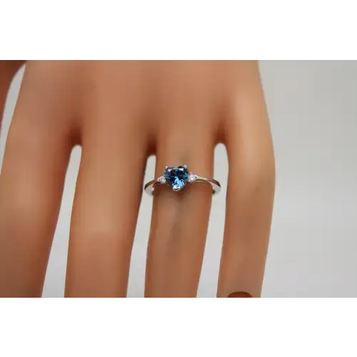 .925 Sterling Silver Heart Cut BLUE TOPAZ w/ acc HEART ring size 6.25