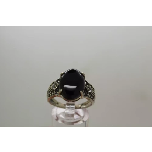 AVON signed RJ .925 S.S. ONYX & MARCASITE ring size 11