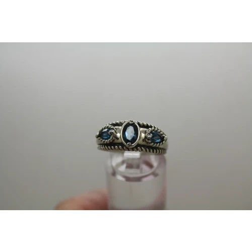 CAROLYN POLLACK RELIOS .925 S.S. LONDON BLUE TOPAZ 3 stone size 8