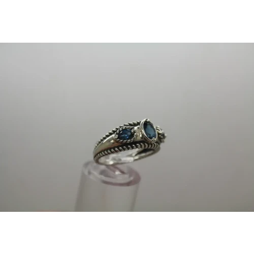 CAROLYN POLLACK RELIOS .925 S.S. LONDON BLUE TOPAZ 3 stone size 8