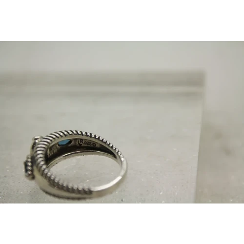 CAROLYN POLLACK RELIOS .925 S.S. LONDON BLUE TOPAZ 3 stone size 8