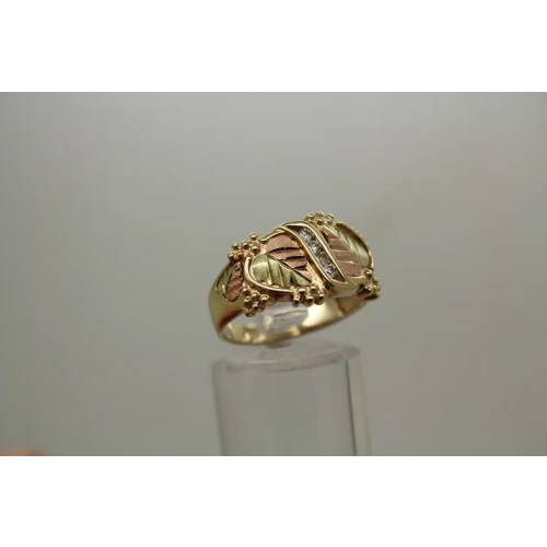 C.CO. 10k Black Hills Gold DIAMOND GRAPE LEAF DESIGN ring size 8.25