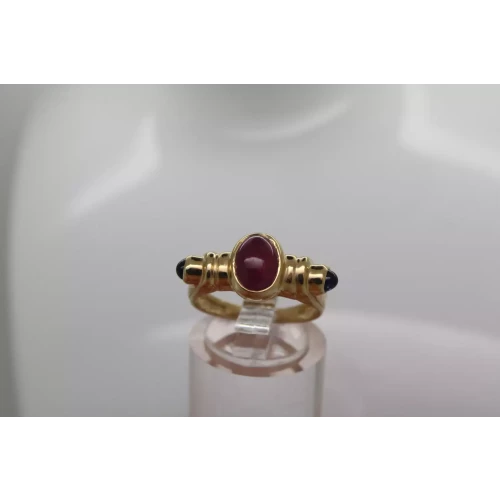 DESIGNER 14k Y.G. RUBY CABOCHON & BLUE SAPPHIRE ring size 6