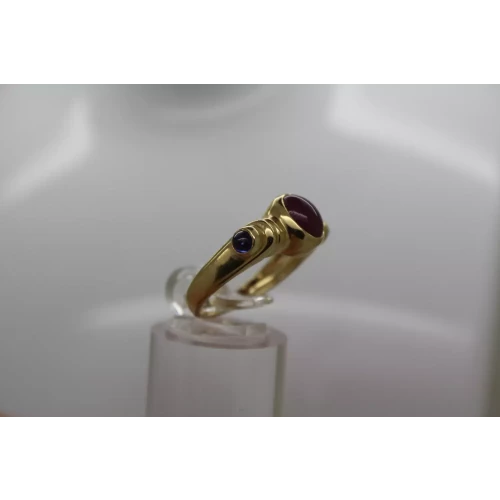 DESIGNER 14k Y.G. RUBY CABOCHON & BLUE SAPPHIRE ring size 6