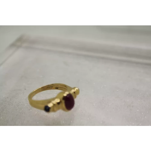 DESIGNER 14k Y.G. RUBY CABOCHON & BLUE SAPPHIRE ring size 6
