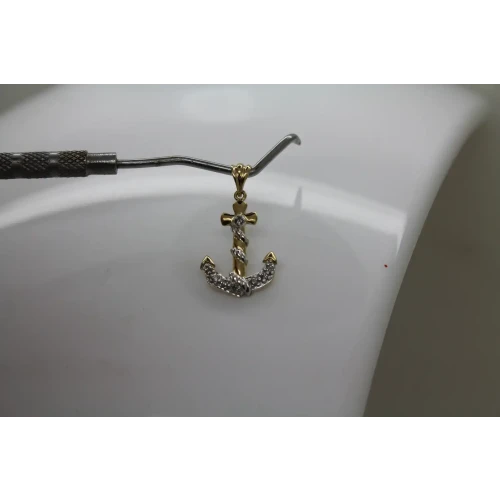 HN HENG NGAI 10k Y.G. DIAMOND ANCHOR NAUTICAL THEME pendant