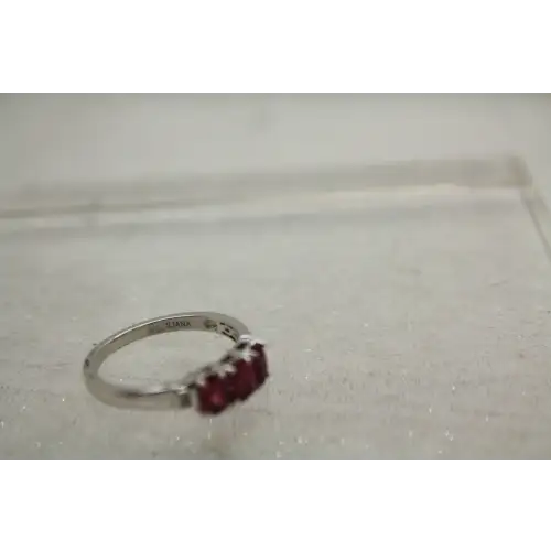 ILLIANA 18k W.G. Oval Cut LT. PURPLE AMETHYST 3 STONE ring size 9