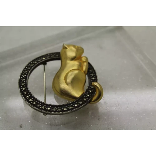 JUDITH JACK .925 S.S. MARCASITE GOLD CAT IN CIRCLE PIN