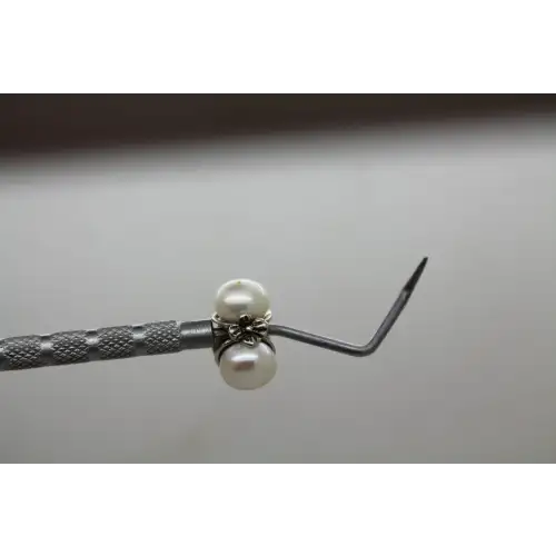 LAA TROLLBEADS .925 S.S. TRIPLE PEARL, WHITE BEAD w/ flower detail