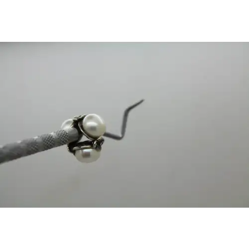 LAA TROLLBEADS .925 S.S. TRIPLE PEARL, WHITE BEAD w/ flower detail