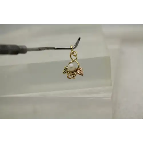 LANDSTROMS 10k Black Hills Gold PEARL GRAPEVINE LEAF design pendant