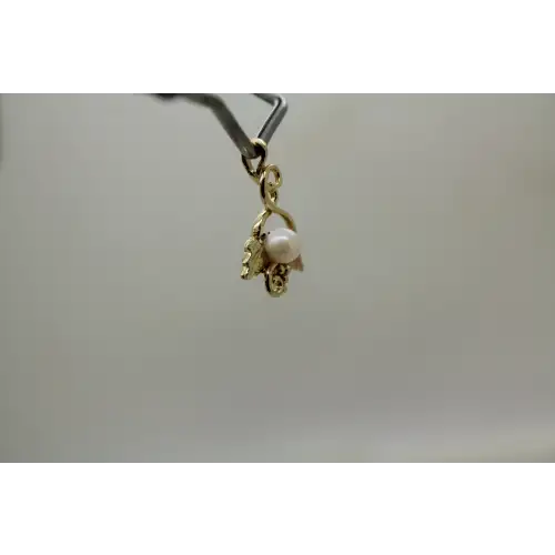LANDSTROMS 10k Black Hills Gold PEARL GRAPEVINE LEAF design pendant