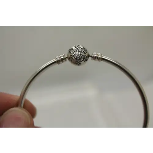 PANDORA .925 S.S. CZ LIMITED EDITION SNOWFLAKE charm bangle 7