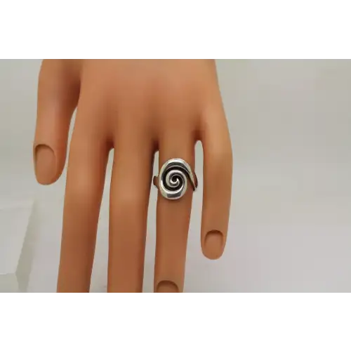 Retired JAMES AVERY .925 S.S. SWIRL DESIGN ring size 6