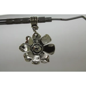 SHERRY TINSMAN .925 S.S. DAISY FLOWER VINE BALE pendant