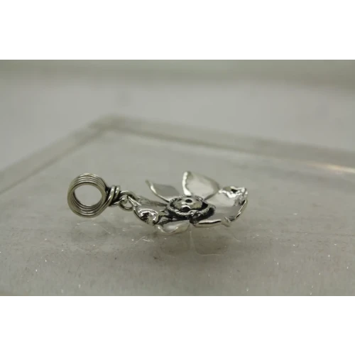 SHERRY TINSMAN .925 S.S. DAISY FLOWER VINE BALE pendant