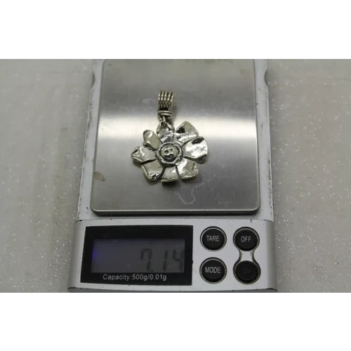 SHERRY TINSMAN .925 S.S. DAISY FLOWER VINE BALE pendant