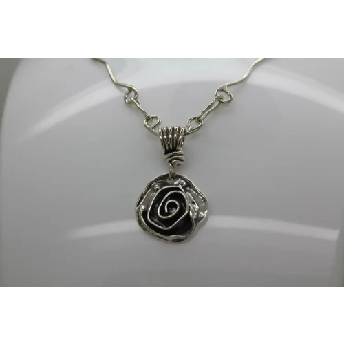 SHERRY TINSMAN .925 S.S. ORGANIC WRAPPED ROSE pendant necklace 17
